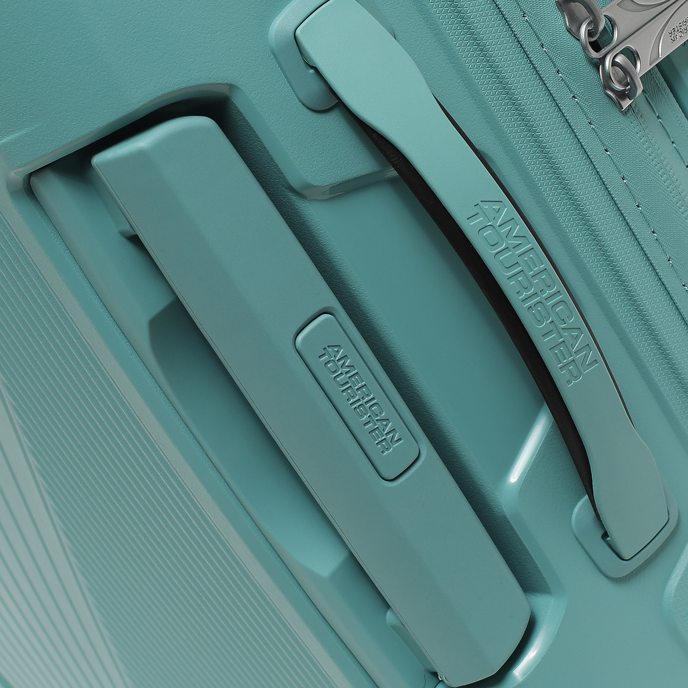 Чемодан средний M из полипропилена American Tourister Airconic