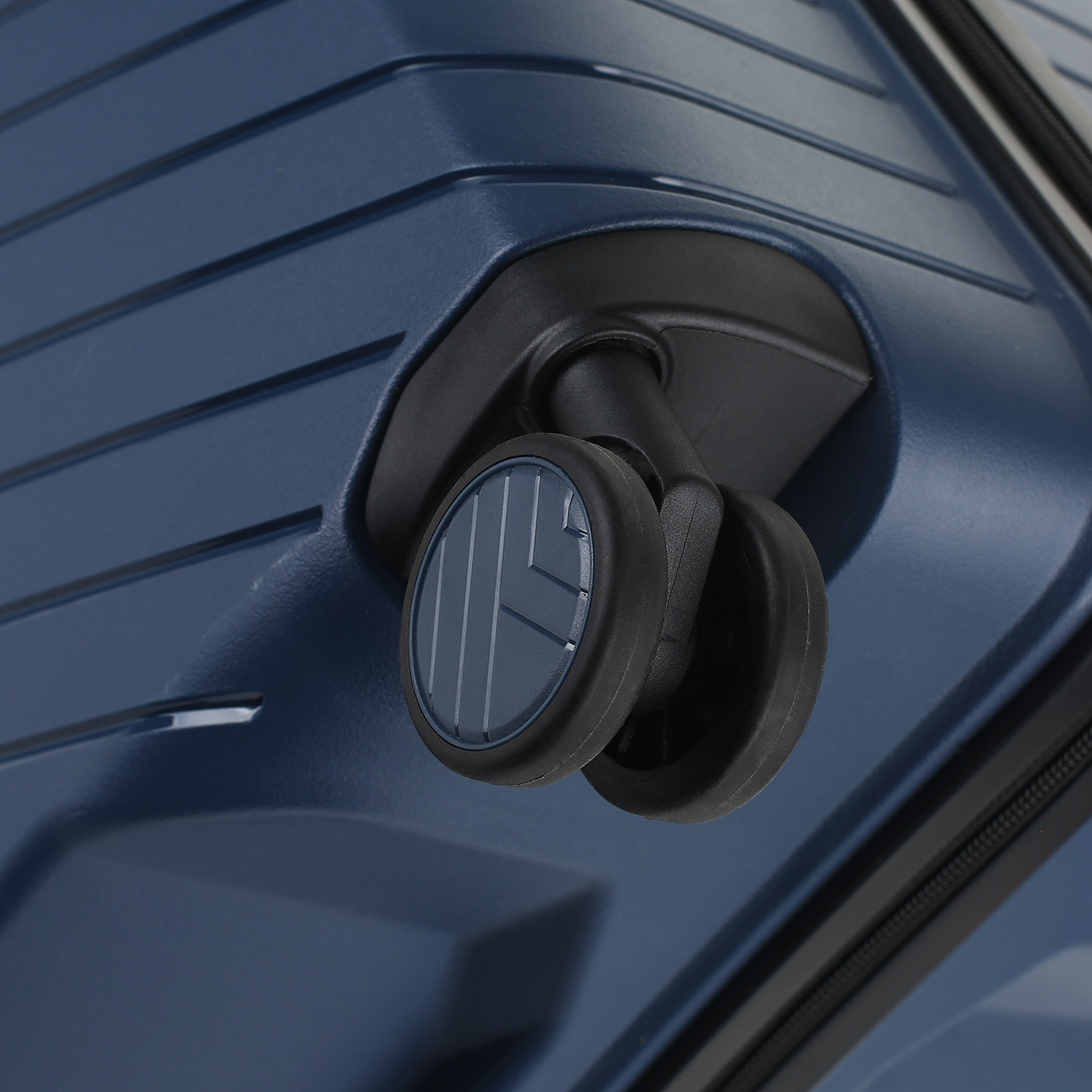 Чемодан Eberhart Allure