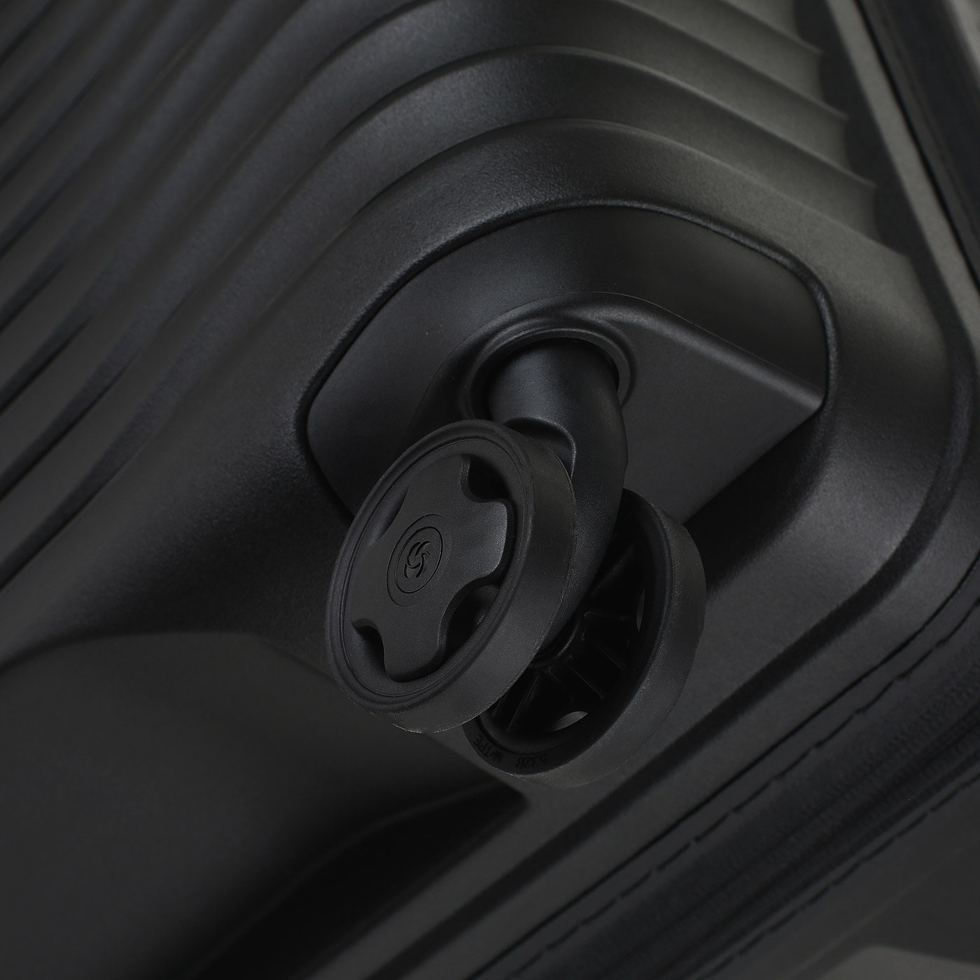 Чемодан большой L из полипропилена Samsonite Upscape