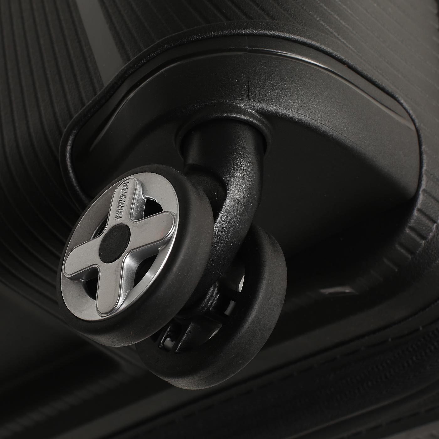 Чемодан для ручной клади из полипропилена American Tourister Starvibe