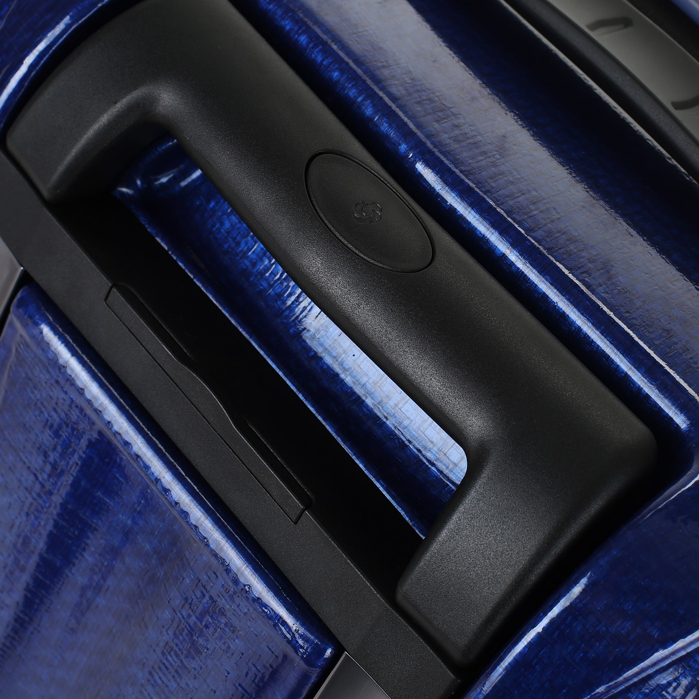 Чемодан средний M из материала Curv с кодовым замком Samsonite C-Lite