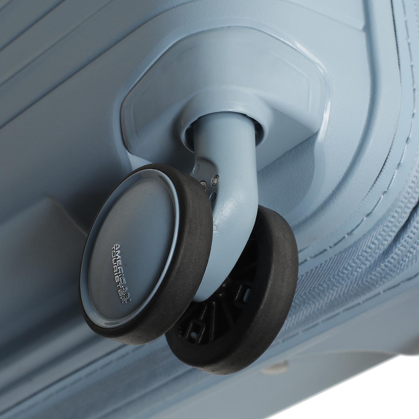 Чемодан на колесах American Tourister Fastforward